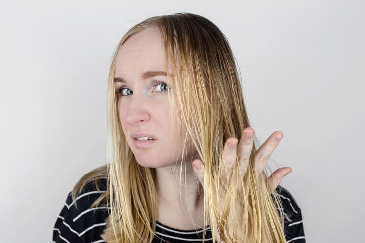 pacientes com alopecia androgenética podem descolorir o cabelo?