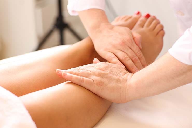 saiba se a drenagem linfática manual é indicada em todos os casos pós cirúrgicos.