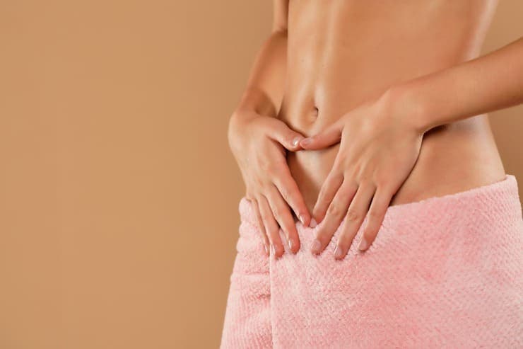 mulher após realizar lipo sem cortes